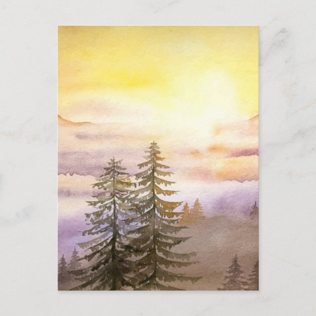 Mistreiche Berge mit Kiefern Postkarte (Vorderseite)