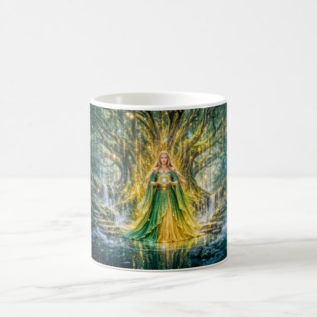 Mistress Beneath the World Tree – Fantasy Magic Ar Kaffeetasse (Mittel)