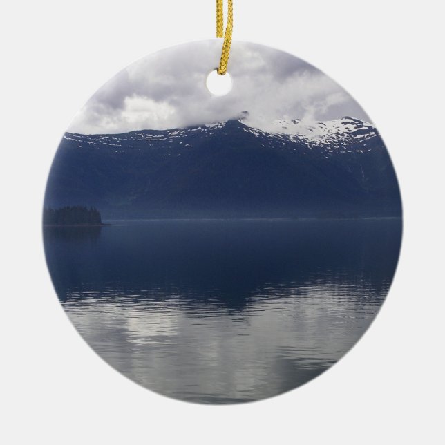 Misty Alaskan Sea in Shades of Blue Keramikornament (Vorne)