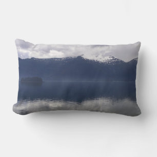 Misty Alaskan Sea in Shades of Blue Lendenkissen