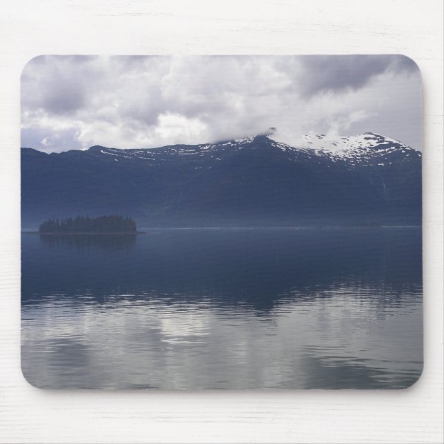 Misty Alaskan Sea in Shades of Blue Mousepad (Vorne)
