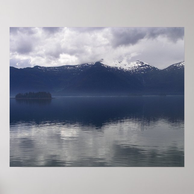 Misty Alaskan Sea in Shades of Blue Poster (Vorne)