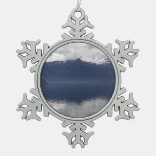 Misty Alaskan Sea in Shades of Blue Schneeflocken Zinn-Ornament