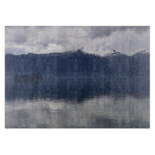 Misty Alaskan Sea in Shades of Blue Schneidebrett