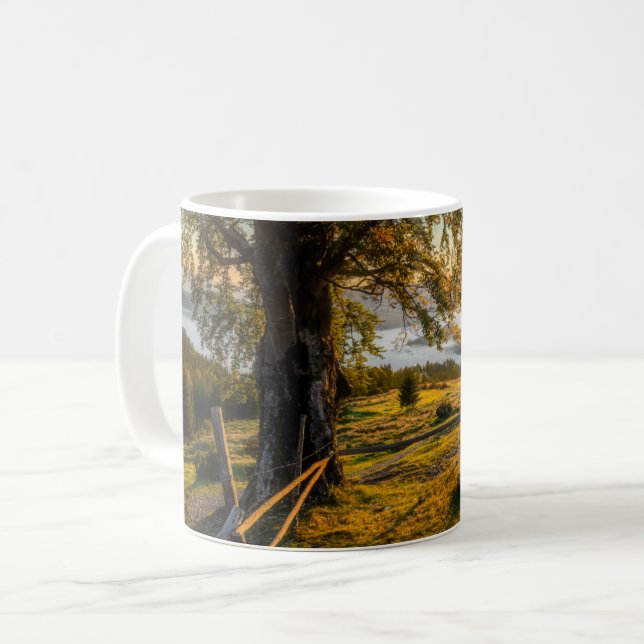 Misty Dawn in einem Wald Kaffeetasse (Vorderseite Links)