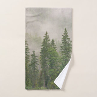 Misty Foggy Forest Trees Handtuch