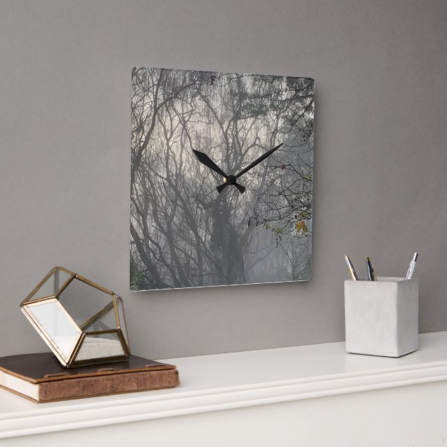 Misty Magical Wall Clock, 27,3 cm quadratisch Quadratische Wanduhr (Büro)