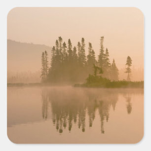 Misty Morning on East Inlet, Pittsburg, New Quadratischer Aufkleber