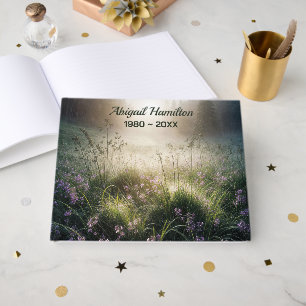 Misty Morning Wiese mit Wildblumen Gästebuch