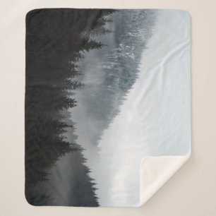 Misty Mountain Forest: Landschaftliche Landschafts Sherpadecke
