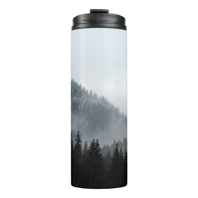 Misty Mountain Forest: Landschaftliche Landschafts Thermosbecher (Vorderseite)