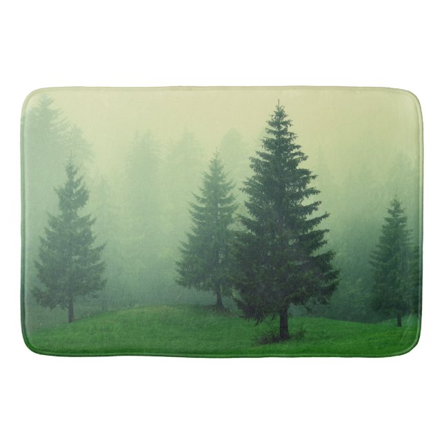 Misty Pine Forest Badematte (Vorderseite)