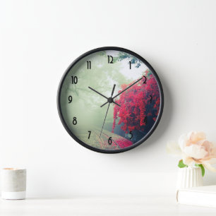 Misty Railroad Tracks Landschaftliches Foto Uhr