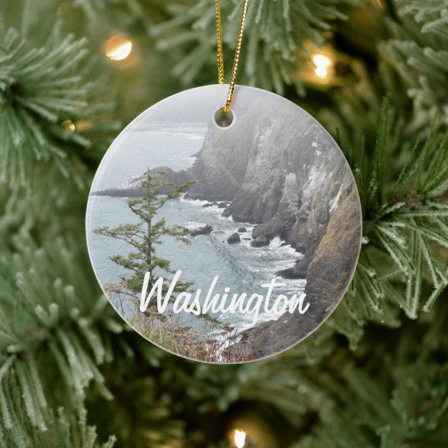 Misty Washington Coastline Scene Holiday Keramik Ornament (Baum)