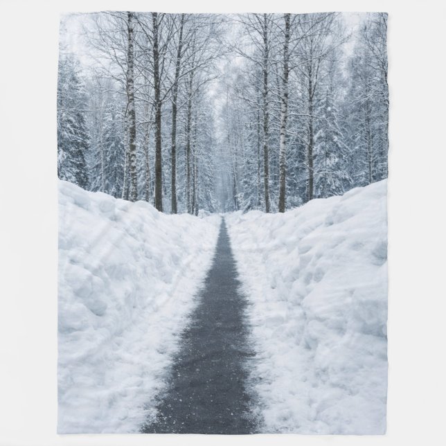 Misty Winter Forest Path Winter Landscape Fleecedecke (Vorderseite)