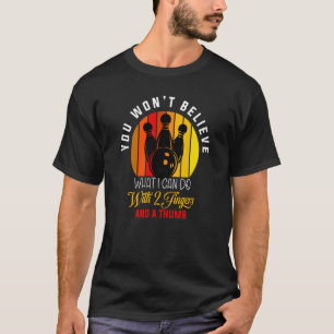 Mit 2 Flügeln und einem Bowling T-Shirt