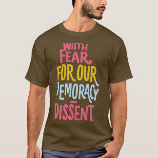 Mit Angst um unsere Demokratie abweichend lustig I T-Shirt