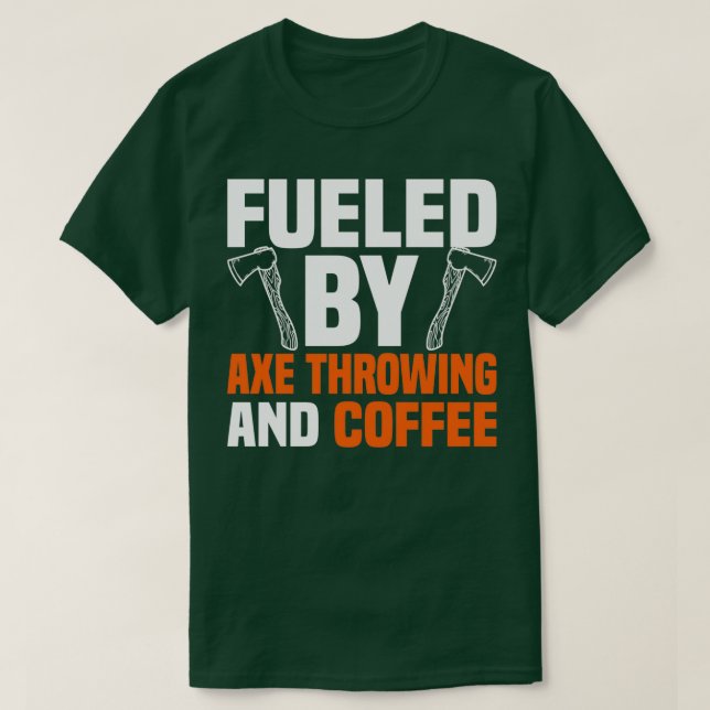 Mit Ax-Throwing und Kaffee gespeist T-Shirt (Design vorne)