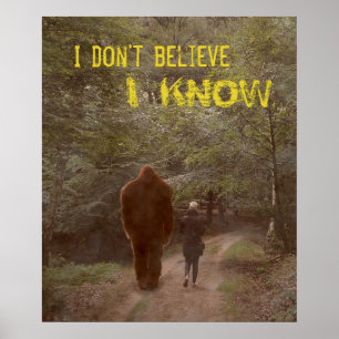 MIT BIGFOOT SASQUATCH WANDELN - ICH WEISS ES POSTER