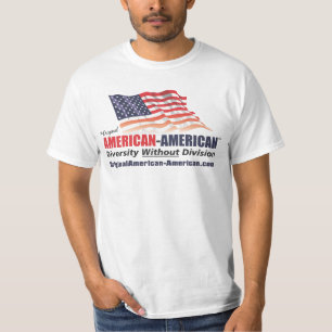 Mit Bindestrich geschriebenes amerikanisches Shirt
