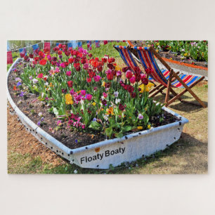 Mit Blumen gefülltes Boot am See Puzzle