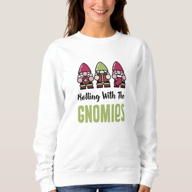Mit dem Gnomies Holiday Sweatshirt rollen (Vorderseite)
