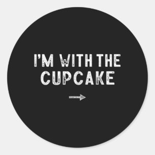Mit dem passenden Cupcake-Kostüm Lazy Halloween Runder Aufkleber