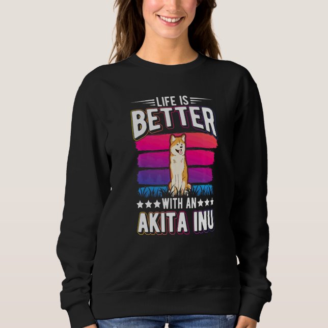Mit einem Akita Inu Sweatshirt (Vorderseite)