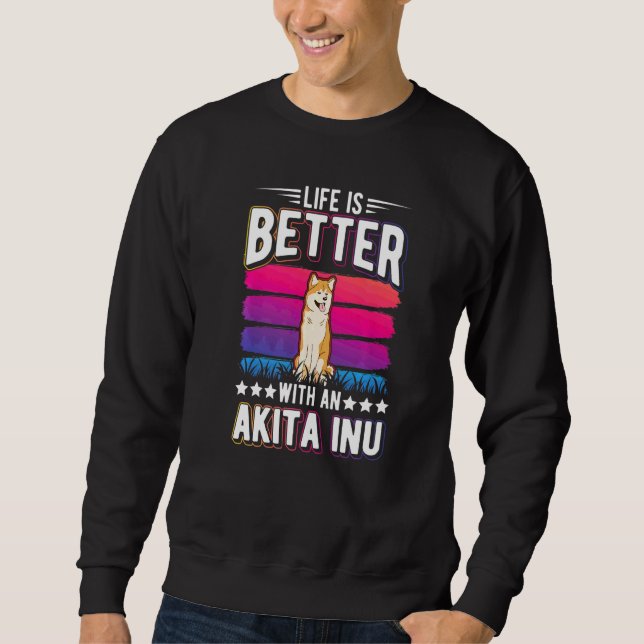 Mit einem Akita Inu Sweatshirt (Vorderseite)