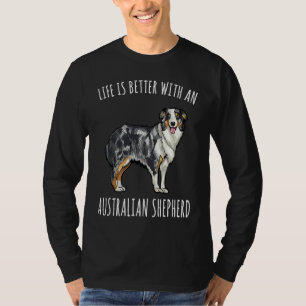 Mit einem Australian Shepherd Hund T-Shirt