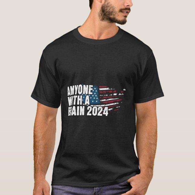 Mit einem Brain 2024 Spaß T-Shirt (Vorderseite)