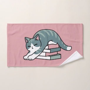 Mit einem Buch und einer Katze aufgerollt - Gemütl Badhandtuch Set