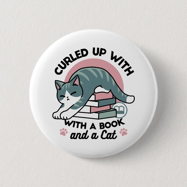 Mit einem Buch und einer Katze aufgerollt - Gemütl Button (Vorderseite)