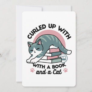 Mit einem Buch und einer Katze aufgerollt - Gemütl Einladung