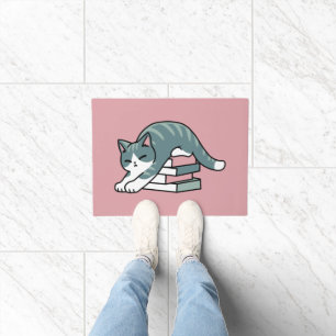Mit einem Buch und einer Katze aufgerollt - Gemütl Fußmatte