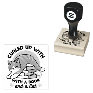 Mit einem Buch und einer Katze aufgerollt - Gemütl Gummistempel