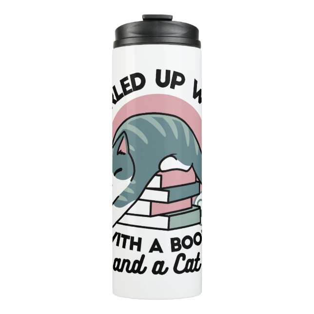 Mit einem Buch und einer Katze aufgerollt - Gemütl Thermosbecher (Vorderseite)