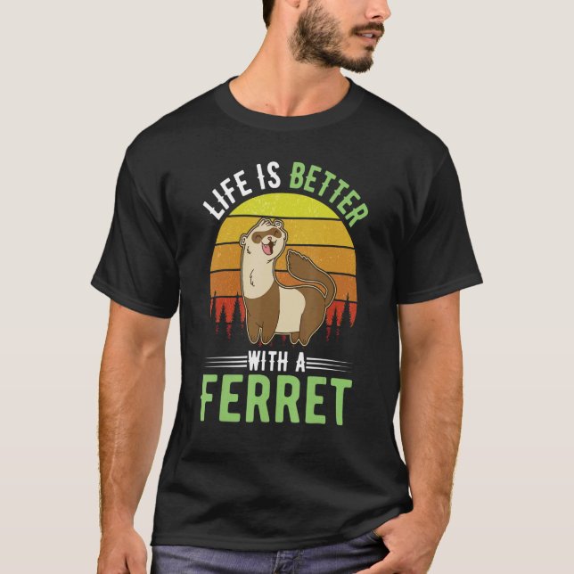 mit einem Ferret 1 T-Shirt (Vorderseite)