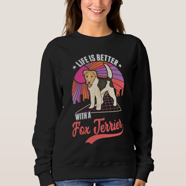 Mit einem Fox Terrier Sweatshirt (Vorderseite)