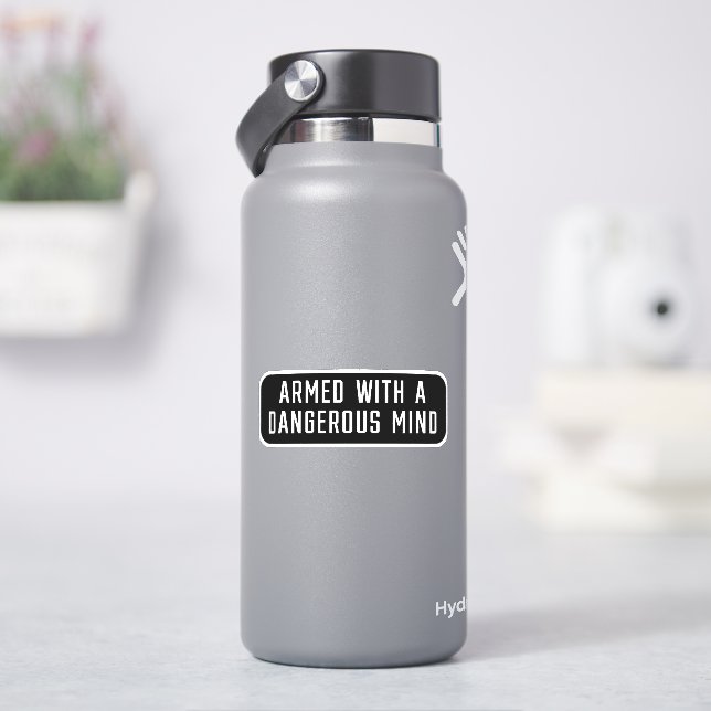 mit einem gefährlichen Geist bewaffnet Aufkleber (HydroFlask)