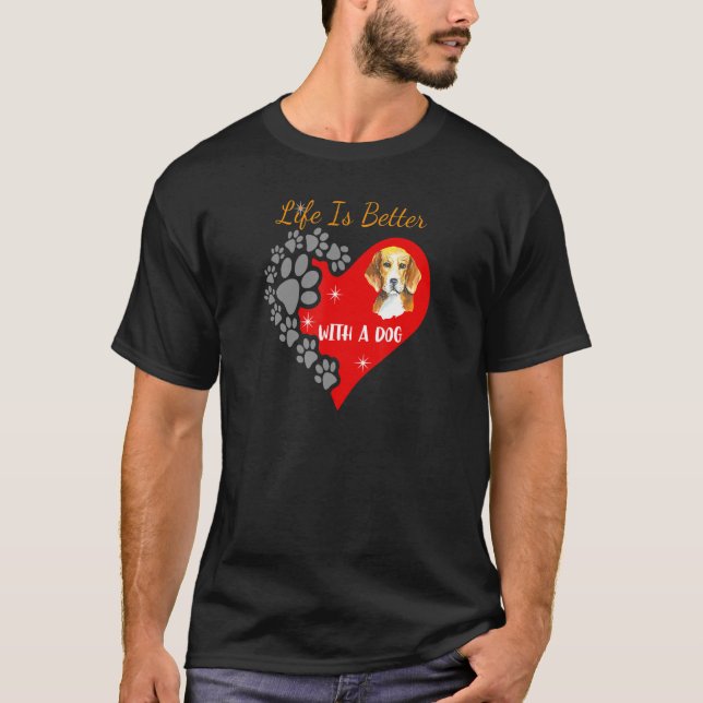 Mit einem Hund-Beagle-Design T-Shirt (Vorderseite)