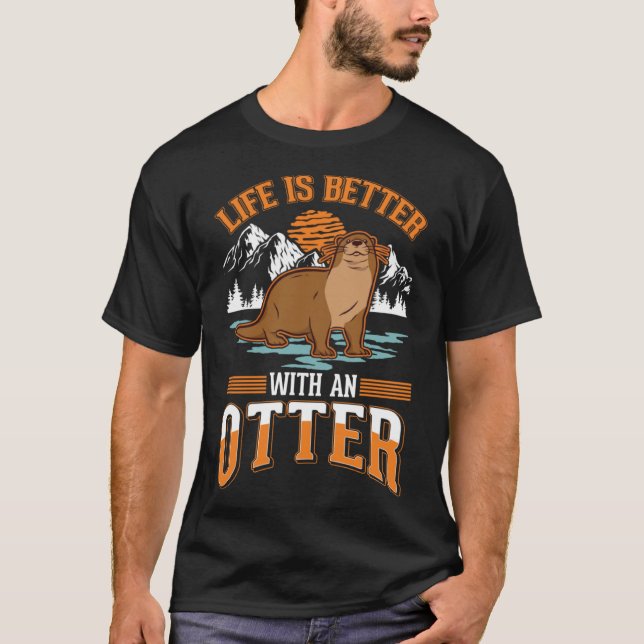 mit einem Otter T-Shirt (Vorderseite)