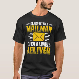 Mit einem Postbeamten Postboten schlafen T-Shirt