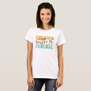 Mit einem Zweck erstellt T-Shirt