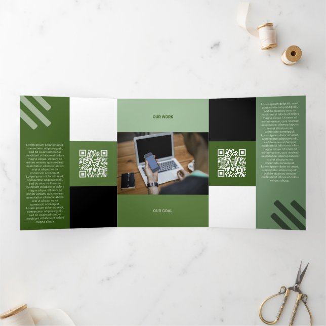 Mit freundlichen Grün platzierte QR-Codes Dreifach Gefaltete Karte (Innenseite)