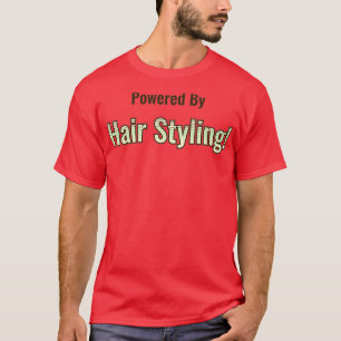 Mit Haarstyling betrieben T-Shirt