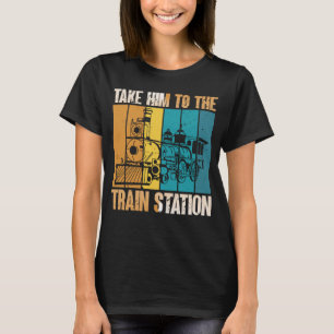 Mit ihm zum Vintagen Modellbahnhof T-Shirt