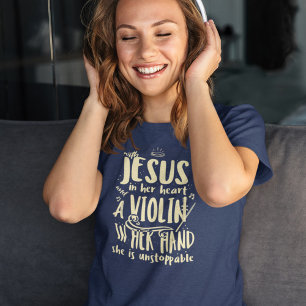 Mit Jesus in ihrem Herzen eine Geige in ihrer Hand T-Shirt
