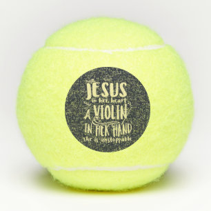 Mit Jesus in ihrem Herzen eine Geige in ihrer Hand Tennisbälle