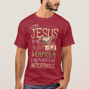 Mit Jesus in ihrem Herzen Kamera Hand Sie ist T-Shirt